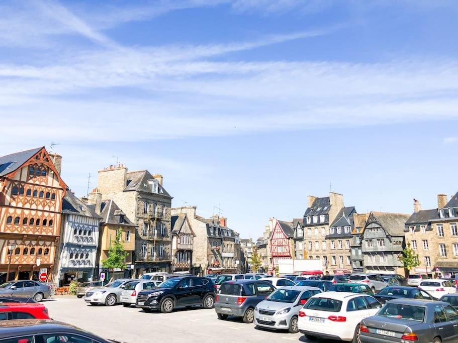 Nouveau ** Le Raffine Au Coeur De Guingamp ** Parking Экстерьер фото