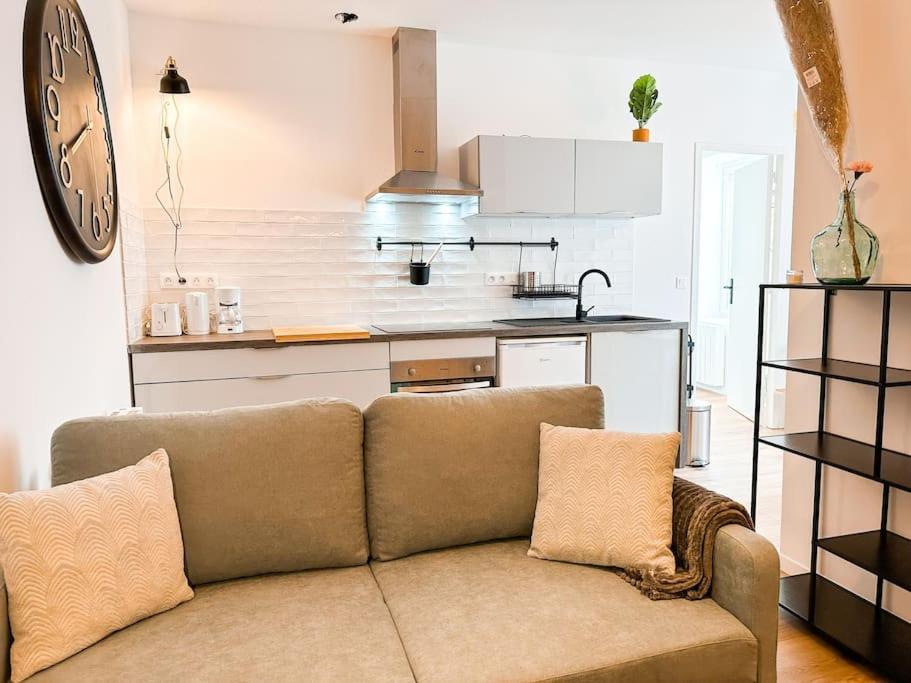 Nouveau ** Le Raffine Au Coeur De Guingamp ** Parking Экстерьер фото