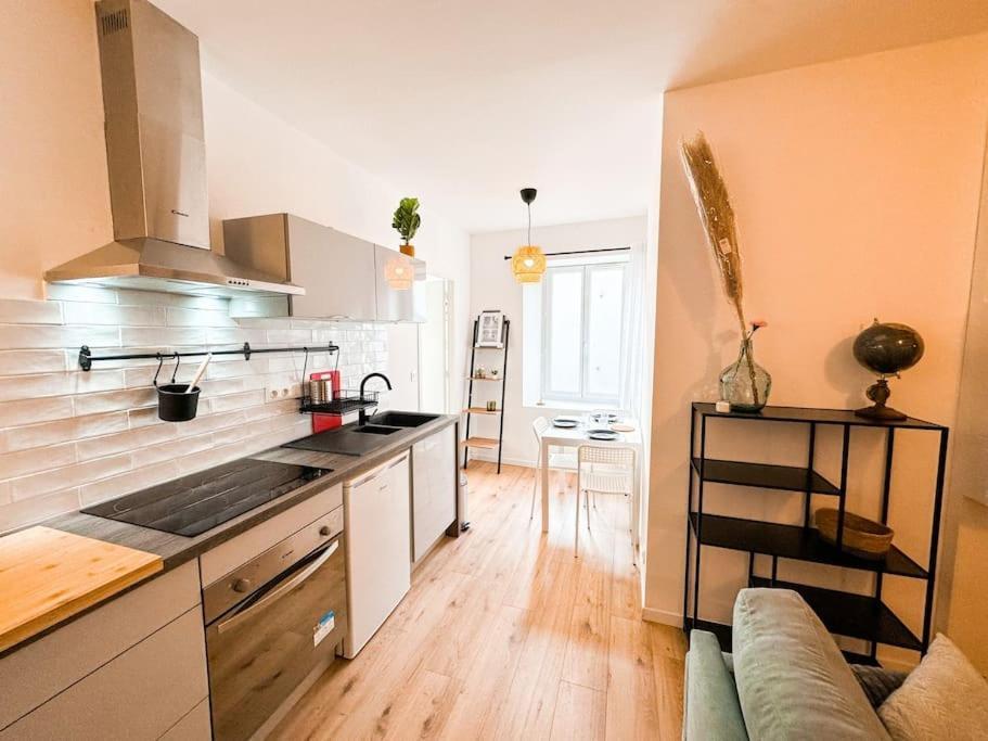 Nouveau ** Le Raffine Au Coeur De Guingamp ** Parking Экстерьер фото